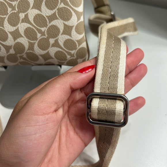 Coach Crossbag - Picture 6 of 6